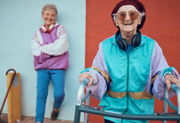 Moda Retrato Mulheres Seniores Com Estilo Hip Hop Retrô Roupas — Fotografia de Stock
