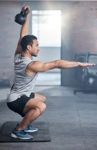 Fitness Concentration Homme Avec Des Poids Pour Musculation Exercice Entraînement — Photo