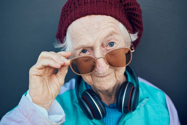 Senior Vrouw Gezicht Mode Zonnebril Vintage 90S Kleding Coole Stijl — Stockfoto