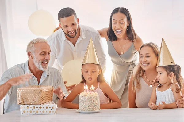 Tort Urodzinowy Rodzina Dziecko Imprezie Obecnych Szczęśliwych Rodziców Rozwój Sukcesu — Zdjęcie stockowe