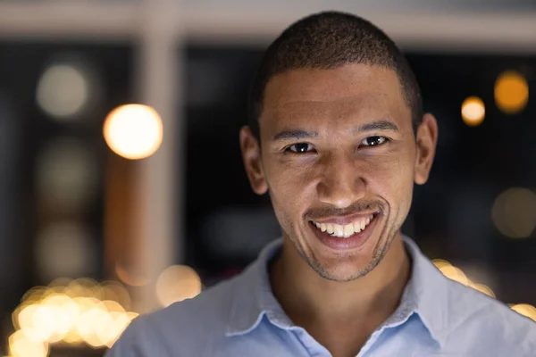 Zakenman Portret Glimlach Corporate Werknemer Klaar Voor Financiële Boekhoudkundige Werk — Stockfoto