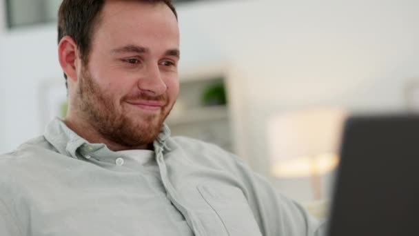 Ділова Людина Ноутбук Друк Домашньому Офісі Працюють Над Проектом Щасливі — стокове відео