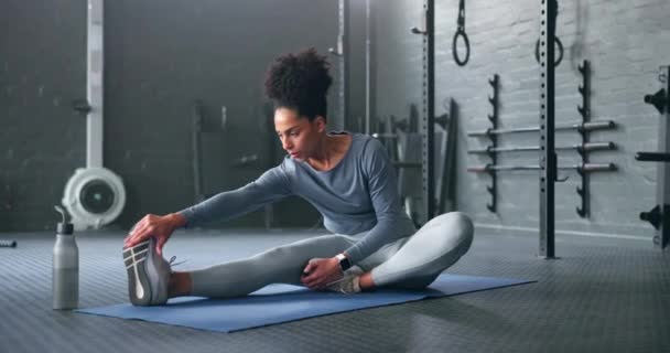 Czarna Kobieta Siłownia Rozciąganie Fitness Ćwiczenia Motywacja Trening Ciała Dla — Wideo stockowe