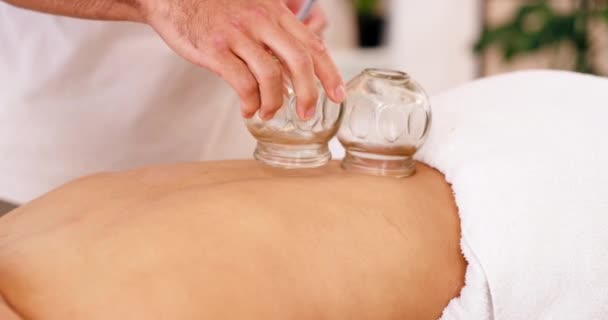 Spa Wellness Och Kupering Med Kvinnlig Rygg För Massage Avkoppling — Stockvideo