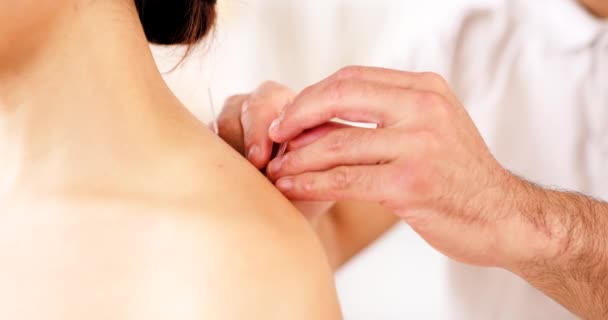 Épaule Acupuncture Les Mains Thérapeute Spa Avec Femme Pour Physiothérapie — Video