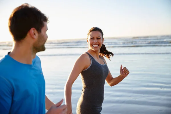 Keeping Our Relationship Fit Happy Couple Enjoying Some Exercise Beach — Stock Photo, Image