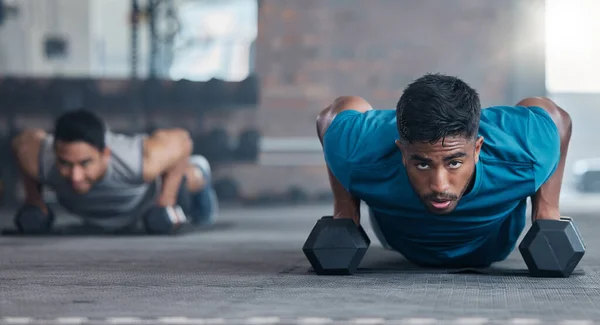 Fitness Pesos Haltere Homens Fazendo Exercício Push Para Força Saúde — Fotografia de Stock