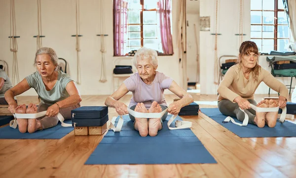 Senior Jóga Nyújtás Láb Szalag Wellness Edzés Testmozgás Egészség Konditerem — Stock Fotó