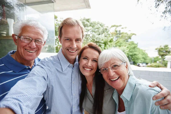 Rodinná Selfie Čtyři Dospělí Užívající Selfie — Stock fotografie