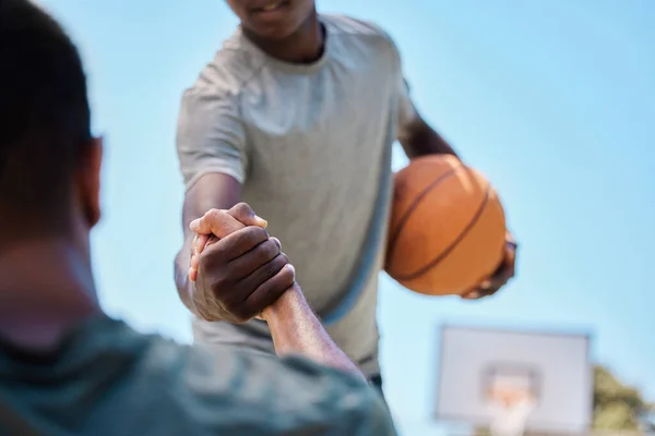 Kosárlabda Segítség Csapat Egy Pályán Játszik Egy Mérkőzés Edzés Vagy — Stock Fotó