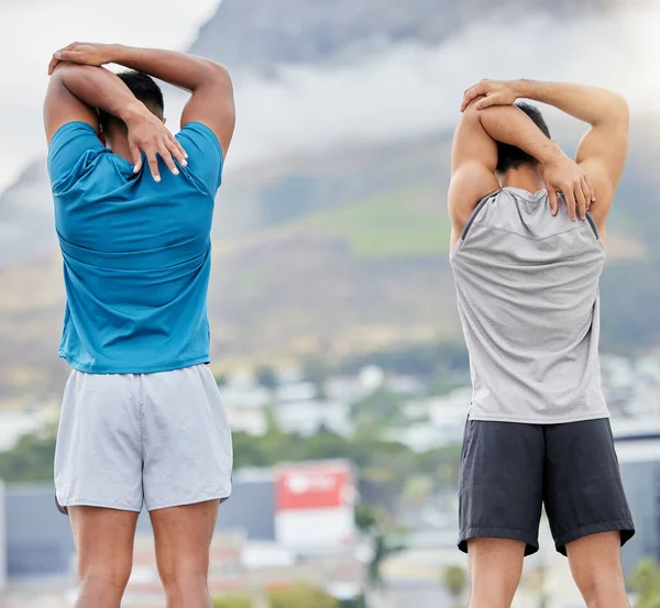 Arm Stretching Fitness Vrienden Stad Voor Gezondheid Welzijn Achteraanzicht Training — Stockfoto