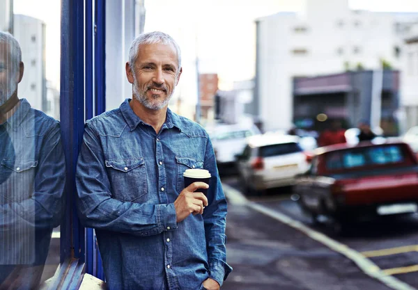 Viele Coffeeshops Zur Auswahl Porträt Eines Gut Aussehenden Reifen Mannes — Stockfoto