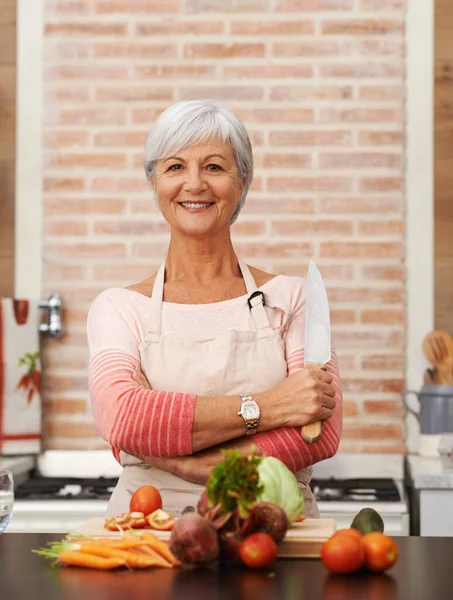 You Dare Challenge Cook Woman Smiling She Holds Kitchen Knife — Stock Photo, Image