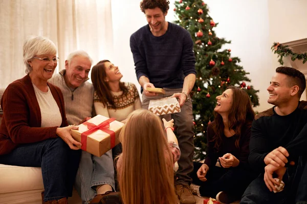 Natal Feliz Presente Com Família Sala Estar Para Celebração Férias — Fotografia de Stock