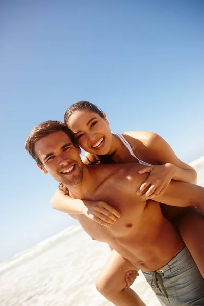 Shes Ready Rock Ride Young Man Piggybacking His Girlfriend Beach — Stock Photo, Image