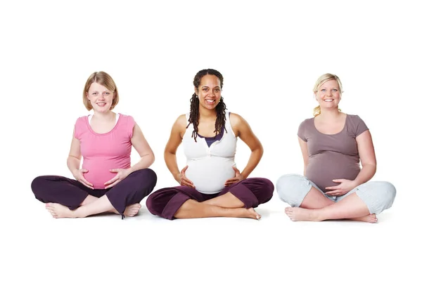 Έτοιμοι Γνωρίσουν Μικρά Τους Έγκυοι Φίλοι Κάθονται Μαζί Στη Σειρά — Φωτογραφία Αρχείου