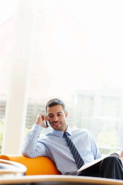 Meetings Moment Handsome Young Businessman Using His Mobile While Reading — Stock Photo, Image