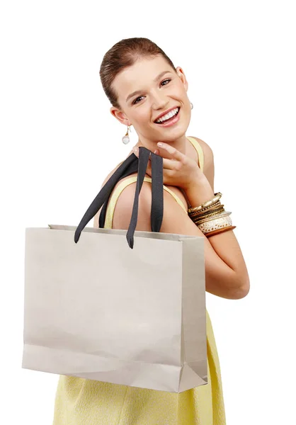 那是一次富有成效的购物之旅 一个穿着黄色衣服 肩上背着购物袋的时髦少女 — 图库照片