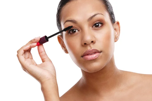 True Beauty Out Gorgeous Young Woman Applying Mascara Studio Isolated — Stock Photo, Image