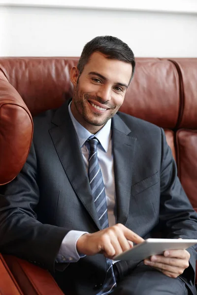Hes Corporate Success Smiling Young Businessman Sitting Leather Sofa While — Stock Photo, Image