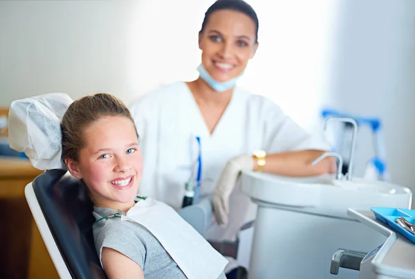 Showing Her Pearly Whites Portrait Young Girl Have Checkup Dentist — Stock Photo, Image
