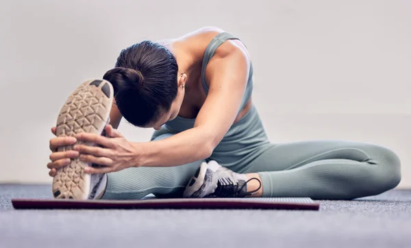 Yoga Fitness Stretching Vrouw Vloer Voor Lichaamswelzijn Lichaamsbeweging Een Gezonde — Stockfoto
