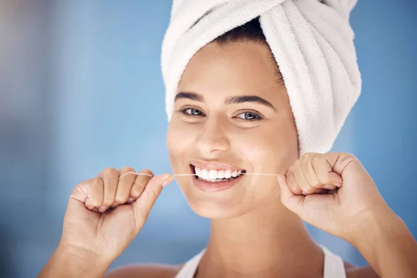 Kadın Dişleri Diş Ipi Sağlık Sigortası Mutlu Sabahları Gülümseyen Temizleyen — Stok fotoğraf