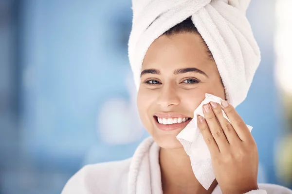 Spa Wisch Und Schwarzes Frauenlächeln Kosmetik Und Hautpflege Für Wohlbefinden — Stockfoto