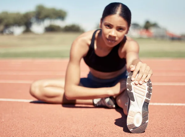 Stadyumda Esneme Ayak Spor Yapan Kadınlar Fitness Antrenmanlı Bacak Kas — Stok fotoğraf