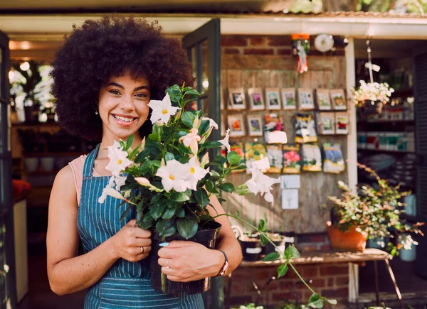 Λουλούδια Μικρές Επιχειρήσεις Και Μαύρη Γυναίκα Πορτρέτο Για Κατάστημα Πωλητή — Φωτογραφία Αρχείου