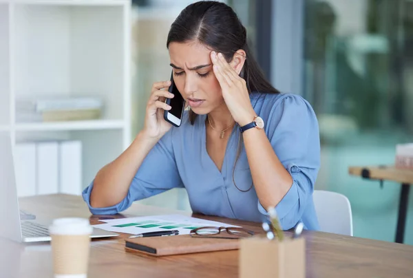 Geschäftsfrau Telefonanruf Und Kopfschmerzen Bei Der Kommunikation Stress Oder Burnout — Stockfoto