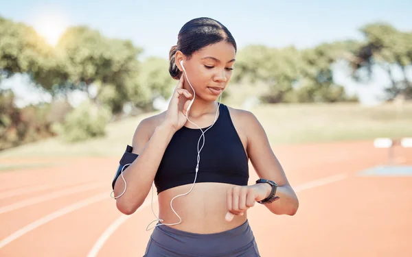 Music Earphones Runner Woman Pulse Check Workout Training Athlete Break — Stock Photo, Image