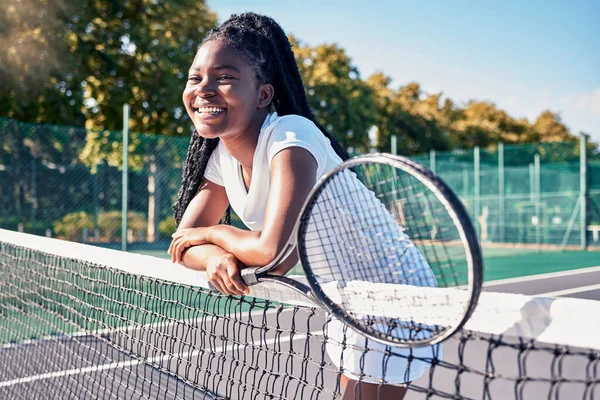 Sport Tennis Zwarte Vrouw Met Tennisracket Het Veld Klaar Voor — Stockfoto