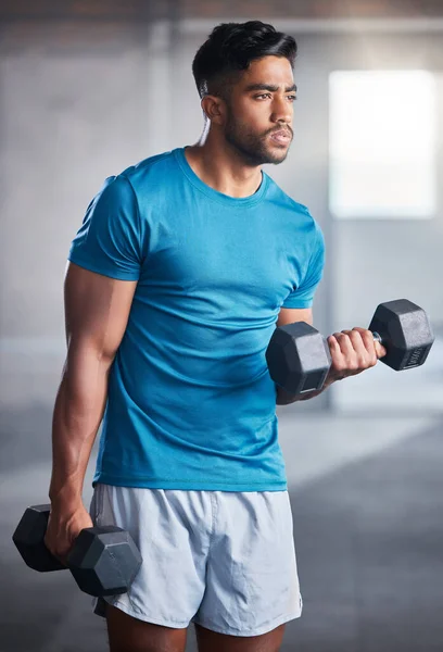 Bodybuilder Mann Workout Und Gewichtheben Mit Kurzhantel Fitnessstudio Für Gesunden — Stockfoto