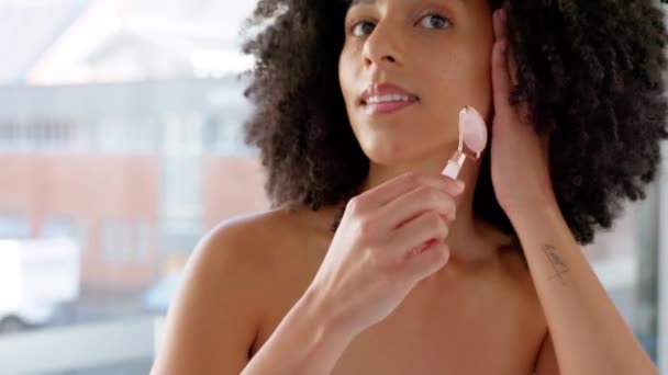 Beauté Femme Noire Massage Visage Rouleau Facial Produit Âge Outil — Video