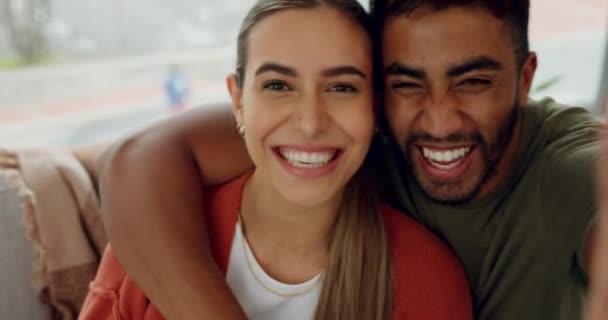 Couple Happy Kiss Hug Taking Selfie Love Playful Home Bonding — Stock Video
