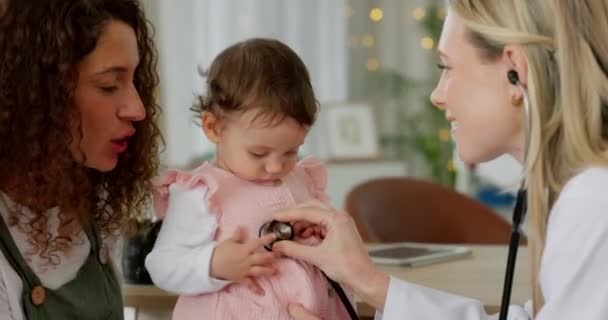 Ženy Dítě Dívka Nebo Pediatr Lékař Stetoskop Pro Srdeční Kontrolu — Stock video