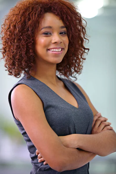 Úspěch Mým Cílem Portrét Mladé Afro Americké Podnikatelky Která Sebevědomě — Stock fotografie