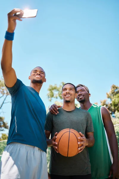 Selfie Basketball Team Phone Court Game Training Practice Fitness Sports — Stock Photo, Image