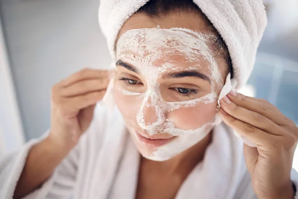 Kobieta Maska Podkładka Bawełniana Leczenie Twarzy Dermatologia Detox Prysznicu Łazience — Zdjęcie stockowe