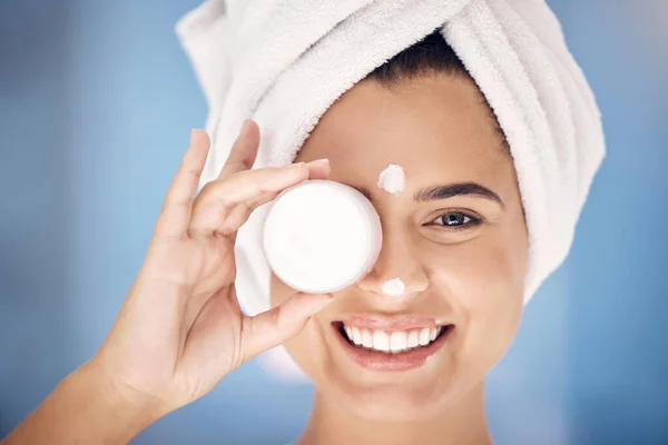 Skincare Krim Dan Wanita Dengan Promosi Produk Pemasaran Atau Iklan — Stok Foto