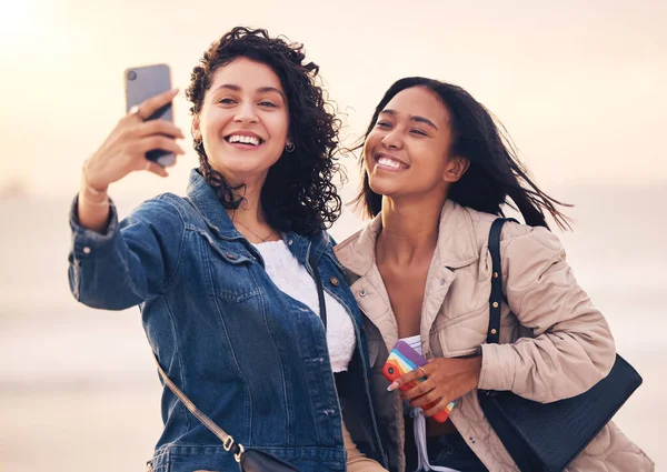 Černá Žena Přátelé Selfie Pláži Soumraku Sblížení Letní Štěstí Společné — Stock fotografie
