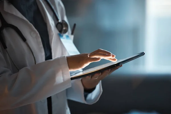 Telezdrowie Cyfrowe Tablety Lekarze Dla Innowacji Szpitalach Zarządzanie Oprogramowaniem Aktualizację — Zdjęcie stockowe