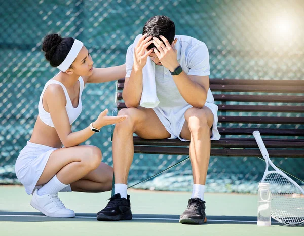 Tennis Triste Femme Parlant Homme Avec Stress Maux Tête Blessure — Photo