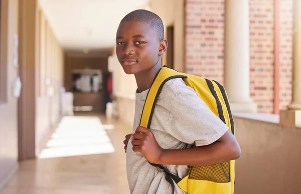 Παιδί Σακίδιο Και Σχολικό Πορτραίτο Ενός Αφρικανού Παιδιού Έτοιμο Για — Φωτογραφία Αρχείου