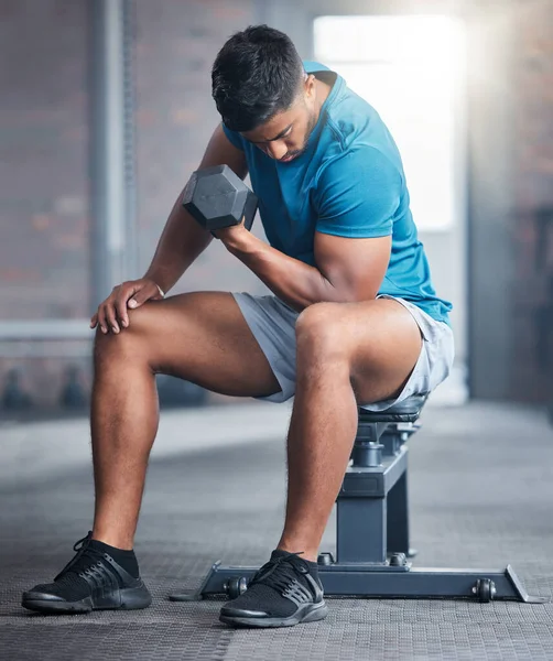 Kurzhanteln Gymnastik Und Männerfitnesstraining Als Gesunder Bodybuilder Für Starke Bizeps — Stockfoto