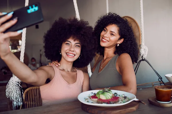 Черные Женщины Друзья Телефонное Селфи Ресторане Кафе Маленьком Бизнесе Социальных — стоковое фото