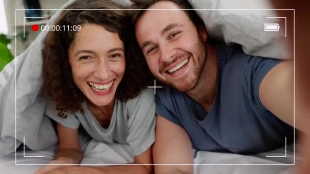 Heimvideo Liebe Und Aufnahme Mit Einem Paar Das Gemeinsam Schlafzimmer — Stockvideo