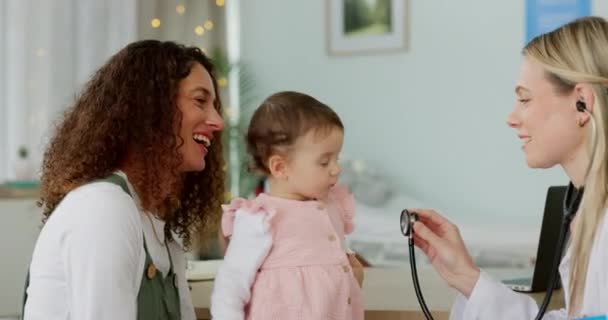 Stéthoscope Soins Santé Médecin Avec Bébé Mère Pour Bilan Cardiaque — Video