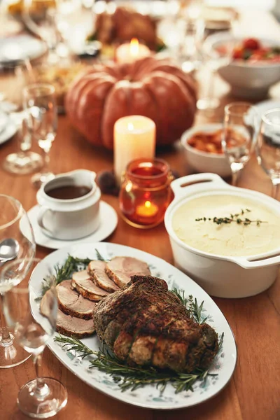 Hálaadás Étel Hús Ebédlőasztalon Házban Üres Otthon Vagy Étterem Ünnep — Stock Fotó